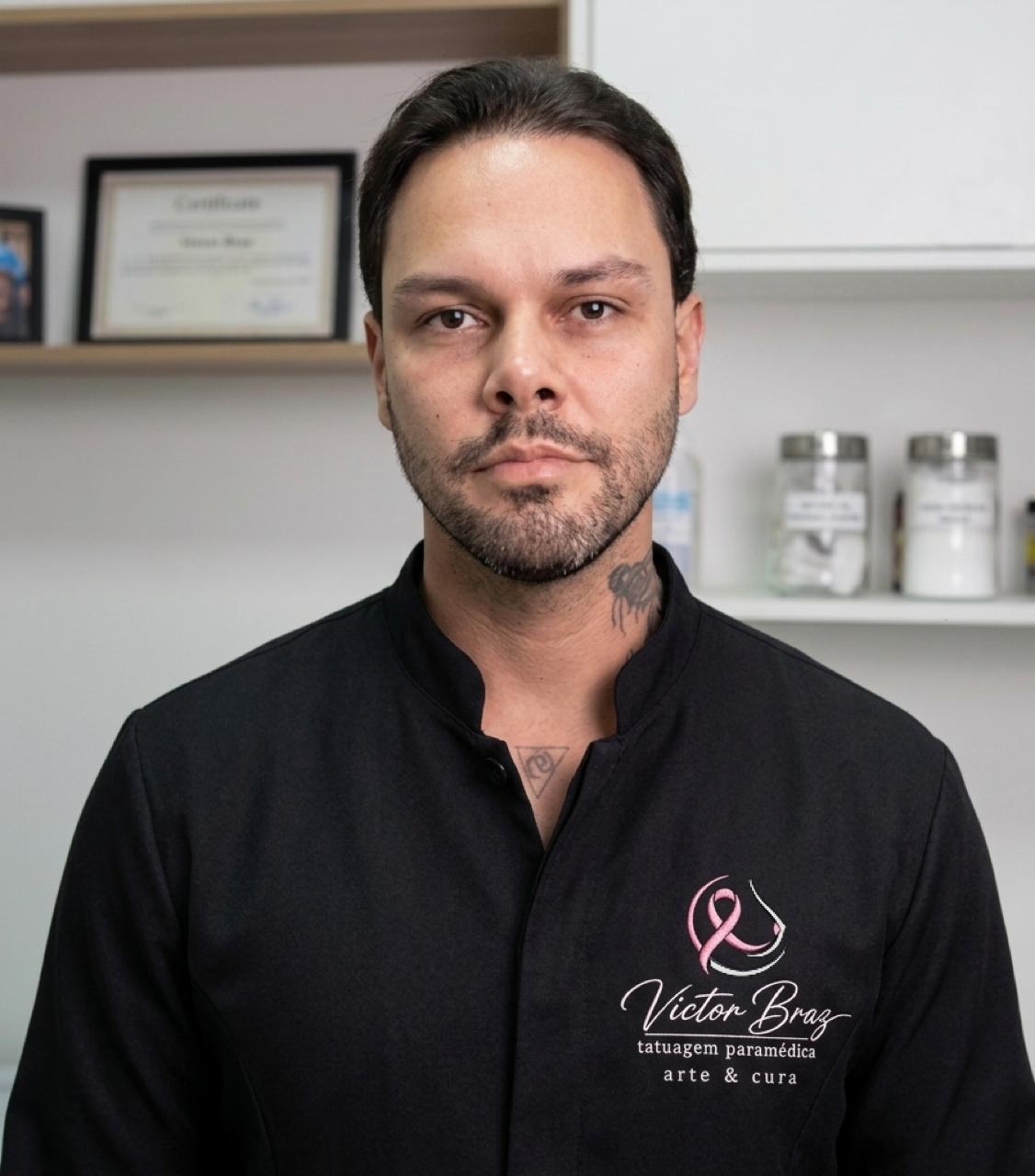 Victor Braz, especialista em tatuagem paramédica